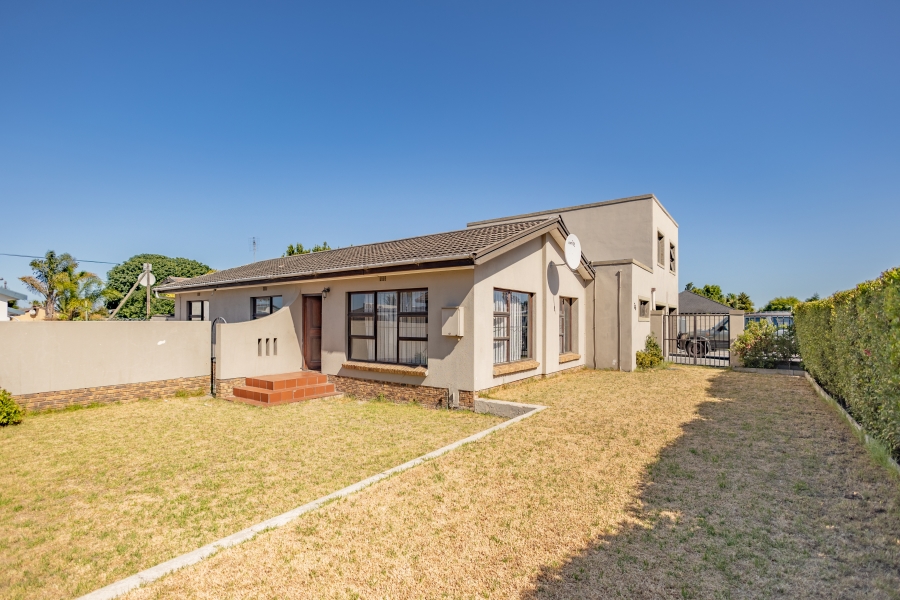 5 Bedroom Property for Sale in Protea Heights Western Cape